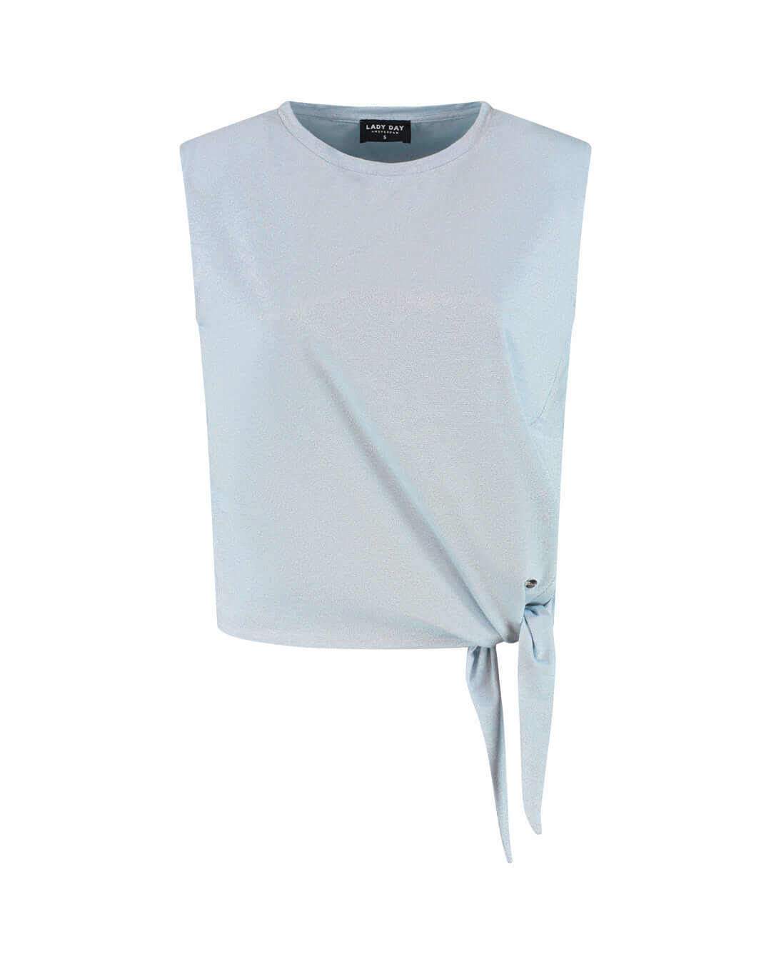 Lady Day Top VIDA in lichtblauw, een lichtblauwe comfortabele top met elegante details en een perfecte pasvorm.